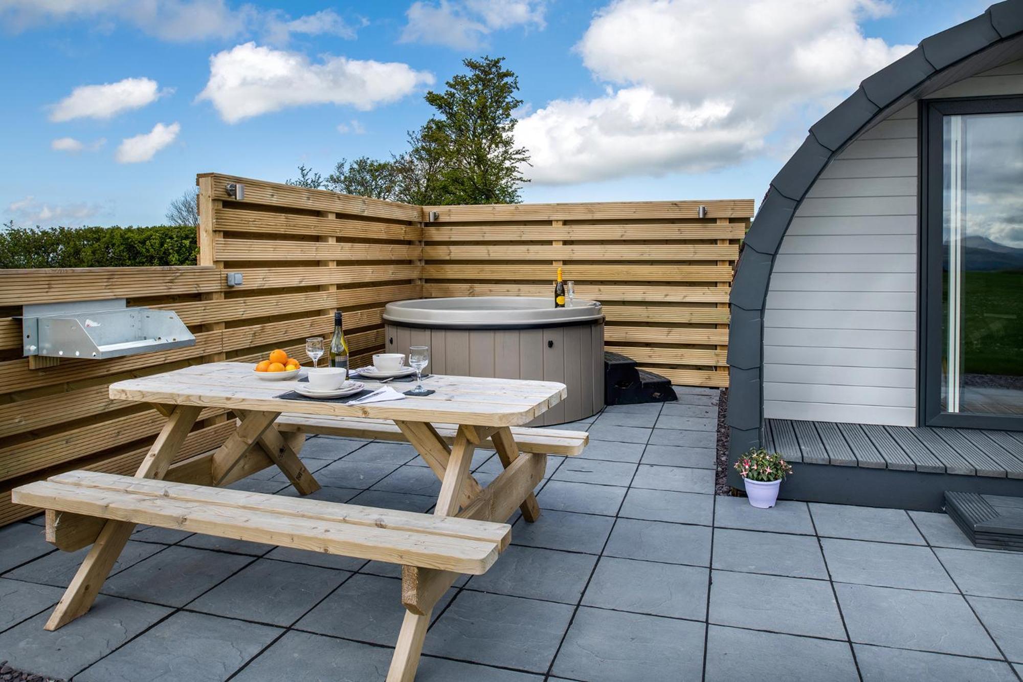 Waenfechan Glamping With Hot Tubs 콜윈베이 외부 사진